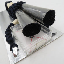 Load image into Gallery viewer, 和小物 羽織紐 男性用 紺色 丸組 手組紐 箱付き 正絹 メンズ用 和装小物 モスグリーン