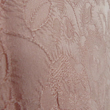 Load image into Gallery viewer, 色無地 くすみピンク色 袷 広衿 花菱紋 地紋入り パールトーン加工入り 正絹 仕立て上がり 身丈161cm