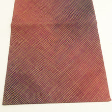 Load image into Gallery viewer, 名古屋帯 正絹 赤色ｘ紫色ｘ金色 金糸 網紋様 全通柄 カジュアル 仕立て上がり 着物帯 長さ384cm