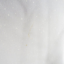 Load image into Gallery viewer, 訪問着 袷 灰色ｘ薄ピンク色 グレー系 ぼかし タタキ染め 小花紋様 一つ紋 蔦紋 広衿 正絹 仕立て上がり着物 身丈157cm