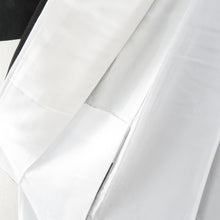 Load image into Gallery viewer, 黒留袖 松竹梅に菊文様 蔦紋 正絹 落款入り 比翼 袷 広衿 礼装着物 フォーマル 仕立て上がり 身丈158cm