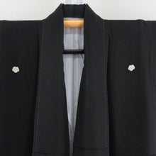 Load image into Gallery viewer, 黒留袖 松竹梅に菊文様 蔦紋 正絹 落款入り 比翼 袷 広衿 礼装着物 フォーマル 仕立て上がり 身丈158cm