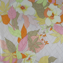 Load image into Gallery viewer, 小紋 袷 ピンク色ｘ多色 植物模様 バチ衿 正絹 仕立て上がり着物 身丈159cm