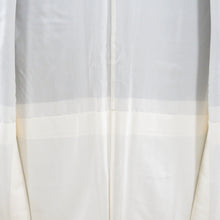 Load image into Gallery viewer, 黒留袖 風景紋様 五三桐蔦紋 正絹 黒色ｘ青色ｘ多色 落款入り 比翼 袷 広衿 礼装着物 フォーマル 仕立て上がり 身丈155cm