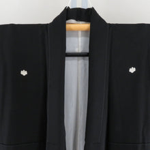 Load image into Gallery viewer, 黒留袖 風景紋様 五三桐蔦紋 正絹 黒色ｘ青色ｘ多色 落款入り 比翼 袷 広衿 礼装着物 フォーマル 仕立て上がり 身丈155cm