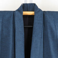 Load image into Gallery viewer, 男着物 紬 アンサンブル 襦袢付 袷 紺色 正絹 男性用きもの 羽織 金閣寺模様 襦袢セット 絞り 三点セット メンズ 仕立て上がり 和服 男物 カジュアル 身丈143cm