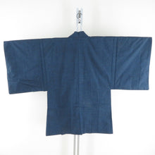 Load image into Gallery viewer, 男着物 紬 アンサンブル 襦袢付 袷 紺色 正絹 男性用きもの 羽織 金閣寺模様 襦袢セット 絞り 三点セット メンズ 仕立て上がり 和服 男物 カジュアル 身丈143cm
