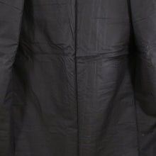 Load image into Gallery viewer, 男着物 紬 アンサンブル 襦袢付 袷 紺色 正絹 男性用きもの 羽織 金閣寺模様 襦袢セット 絞り 三点セット メンズ 仕立て上がり 和服 男物 カジュアル 身丈143cm