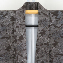 Load image into Gallery viewer, 紬 着物 アンサンブル 羽織付き セット 風景模様 袷 バチ衿 焦げ茶色ｘ灰色 正絹 カジュアル 仕立て上がり 身丈155cm