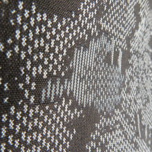 Load image into Gallery viewer, 紬 着物 アンサンブル 羽織付き セット 風景模様 袷 バチ衿 焦げ茶色ｘ灰色 正絹 カジュアル 仕立て上がり 身丈155cm