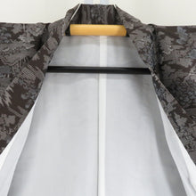 Load image into Gallery viewer, 紬 着物 アンサンブル 羽織付き セット 風景模様 袷 バチ衿 焦げ茶色ｘ灰色 正絹 カジュアル 仕立て上がり 身丈155cm