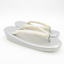 Load image into Gallery viewer, 草履・バッグセット 礼装用 Ｍサイズ フォーマル シルバーｘゴールド 華文柄 24cm