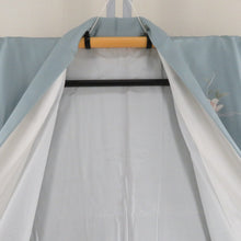 Load image into Gallery viewer, 訪問着 スモーキーブルーｘ薄紫色ｘ白色ｘ薄緑色 ぼかし 箔入り 花紋様 広衿 正絹 仕立て上がり着物 身丈158cm