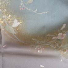 Load image into Gallery viewer, 訪問着 スモーキーブルーｘ薄紫色ｘ白色ｘ薄緑色 ぼかし 箔入り 花紋様 広衿 正絹 仕立て上がり着物 身丈158cm