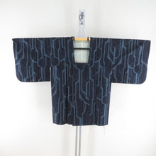 Load image into Gallery viewer, 紬 着物 アンサンブル 道行付き セット 幾何学模様 袷 バチ衿 紺色ｘ青色 正絹 カジュアル 仕立て上がり 身丈157cm