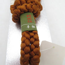 Load image into Gallery viewer, 和小物 羽織紐 男性用 茶色 丸組 手組紐 箱付き 正絹 メンズ用 和装小物 モスグリーン