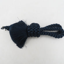 Load image into Gallery viewer, 和小物 羽織紐 まとめて 3点セット 男性用 絹 紺色 丸組 手組紐 正絹 メンズ用 和装小物 撚り房 舞台衣裳