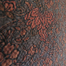 Load image into Gallery viewer, 道行 茶色ｘ小豆色ｘ赤色 唐草花模様 ぼかし 渋い系 正絹 染め模様 着物コート 和装用 ちりよけ 身丈84cm