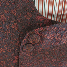Load image into Gallery viewer, 道行 茶色ｘ小豆色ｘ赤色 唐草花模様 ぼかし 渋い系 正絹 染め模様 着物コート 和装用 ちりよけ 身丈84cm
