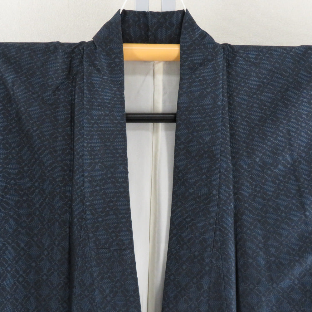 紬 着物 大島紬 アンサンブル 羽織付き 紺色x青色 縦菱型模様 袷 バチ 紬 着物 大島紬 アンサンブル 羽織付き 紺色x青色 縦菱型模様 袷 バチ