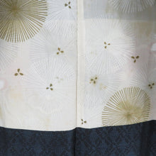 Load image into Gallery viewer, 紬 着物 大島紬 アンサンブル 羽織付き 紺色ｘ青色 縦菱型模様 袷 バチ衿 正絹 仕立て上がり着物 身丈155cm