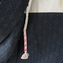 Load image into Gallery viewer, 紬 着物 大島紬 アンサンブル 羽織付き 紺色ｘ青色 縦菱型模様 袷 バチ衿 正絹 仕立て上がり着物 身丈155cm