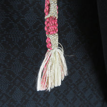 Load image into Gallery viewer, 紬 着物 大島紬 アンサンブル 羽織付き 紺色ｘ青色 縦菱型模様 袷 バチ衿 正絹 仕立て上がり着物 身丈155cm