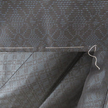 Load image into Gallery viewer, 紬 着物 大島紬 アンサンブル 羽織付き 紺色ｘ青色 縦菱型模様 袷 バチ衿 正絹 仕立て上がり着物 身丈155cm