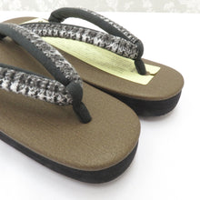 Load image into Gallery viewer, Calen Blosso カレンブロッソ 草履 菱屋 カレンブロッソ Calen Blosso × 優華壇 コラボ カフェぞうり 帯締めおまけ付き Lサイズ 24.5～25.5cm適応 ブラウン×ブラック ツイード 履物 日本製