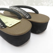 Load image into Gallery viewer, Calen Blosso カレンブロッソ 草履 菱屋 カレンブロッソ Calen Blosso × 優華壇 コラボ カフェぞうり 帯締めおまけ付き Lサイズ 24.5～25.5cm適応 ブラウン×ブラック ツイード 履物 日本製