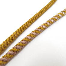 Load image into Gallery viewer, Calen Blosso カレンブロッソ 草履 菱屋 カレンブロッソ Calen Blosso × 優華壇 コラボ カフェぞうり 帯締めおまけ付き Mサイズ 23.5～24.5cm適応 オフホワイト×ラベンダーカラー 生成ベージュ カジュアル 履物 日本製