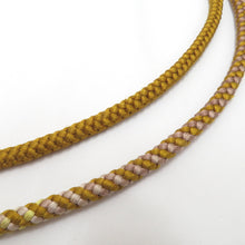 Load image into Gallery viewer, Calen Blosso カレンブロッソ 草履 菱屋 カレンブロッソ Calen Blosso × 優華壇 コラボ カフェぞうり 帯締めおまけ付き Mサイズ 23.5～24.5cm適応 オフホワイト×ラベンダーカラー 生成ベージュ カジュアル 履物 日本製