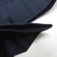 Load image into Gallery viewer, 角帯 正絹 ネイビー 幾何学模様 紳士 男性用 メンズ 男帯 着物 和装 ギザギザ柄 長さ384cm