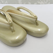 Load image into Gallery viewer, 草履・バッグセット 草履バッグセット ゴールド系 桜・菊・扇面 フリーサイズ 24cm 箱付 フォーマル 留袖 訪問着 付下 色無地 振袖