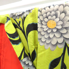 画像をギャラリービューアに読み込む, 小紋 アンティーク着物 正絹 袷 黄緑×グレー 大花柄 バチ衿 昔着物 きものリメイク 和洋ミックスコーデ
