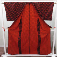 Load image into Gallery viewer, ウール着物 単衣 黒×赤 蝶柄 蝶々 バチ衿 カジュアルきもの 普段着物 仕立て上がり ウールきもの 身丈159.5cm