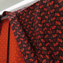 Load image into Gallery viewer, ウール着物 単衣 黒×赤 蝶柄 蝶々 バチ衿 カジュアルきもの 普段着物 仕立て上がり ウールきもの 身丈159.5cm