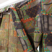 Load image into Gallery viewer, ウール着物 単衣 黒×グレー 多色 バチ衿 肩当て付き カジュアルきもの 普段着物 仕立て上がり ウールきもの 和洋ミックス 身丈154.3cm