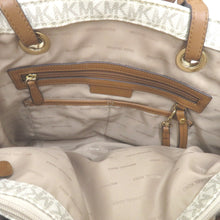 画像をギャラリービューアに読み込む, Michael Kors マイケルコース トートバッグ バニラ 総柄 チャーム付き 30H6GTTT3V 150