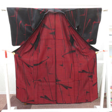 Load image into Gallery viewer, ウール着物 単衣 黒×赤 ラメ糸 バチ衿 カジュアルきもの 普段着物 仕立て上がり ウールきもの 和洋ミックス 身丈148cm