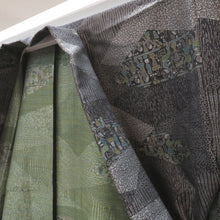 Load image into Gallery viewer, ウール着物 単衣 黒×グレー エジプト 壁画調 バチ衿 カジュアルきもの 普段着物 仕立て上がり ウールきもの 和洋ミックス 身丈157.7cm