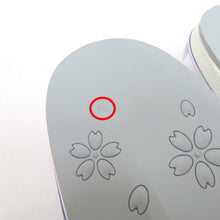 Load image into Gallery viewer, 草履 雨草履 フリーサイズ 23.5cm ホワイト 無地 カバー付 日本製 白×ワイン色 しぐれ履き 爪皮付き