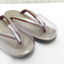 画像をギャラリービューアに読み込む, 草履 雨草履 フリーサイズ ウレタンソール カバー付 日本製 ゴールドグレー×小豆色 エナメル しぐれ履き 爪付