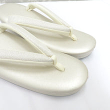 画像をギャラリービューアに読み込む, 草履 白梅謹製 礼装用 LLサイズ 2枚芯 フォーマル ホワイト×シルバー・シャンパンゴールド 25.5cm 日本製 牛皮底面