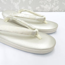 画像をギャラリービューアに読み込む, 草履 白梅謹製 礼装用 Mサイズ 3枚芯 フォーマル シルバー ホワイト 24.0cm 日本製 牛皮底面