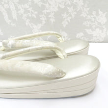 画像をギャラリービューアに読み込む, 草履 白梅謹製 礼装用 Mサイズ 3枚芯 フォーマル シルバー ホワイト 24.0cm 日本製 牛皮底面