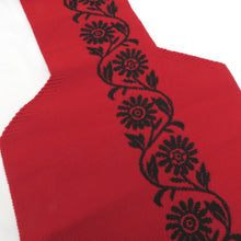 Load image into Gallery viewer, 名古屋帯 ウール 本場 筑前博多織 赤地 赤×黒 花模様 全通柄 純毛 ニッケ うーる帯 カジュアル 仕立て上がり 着物帯 長さ346.5cm
