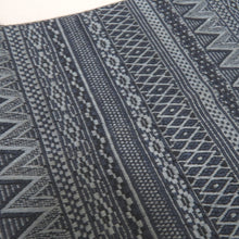 Load image into Gallery viewer, 角帯 正絹 ブルー系×ベージュ系 幾何学縞模様 リバーシブル 紳士 男性用 メンズ 男帯 着物 和装 未仕立て 長さ455cm