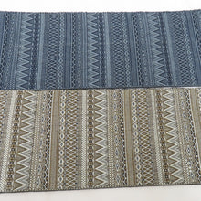 Load image into Gallery viewer, 角帯 正絹 ブルー系×ベージュ系 幾何学縞模様 リバーシブル 紳士 男性用 メンズ 男帯 着物 和装 未仕立て 長さ455cm