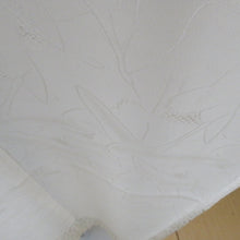 Load image into Gallery viewer, 襦袢 礼装用 白色ｘ金色ｘ銀色 箔入り 小梅模様 正絹 地紋入り 半衿付き 広衿 長襦袢 仕立て上がり 女性着物用 身丈130cm